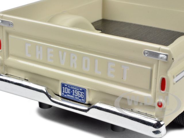 1966 CHEVROLET C10 FLEETSIDE PICKUP CREAM 1/24 DIECAST MODEL BY 