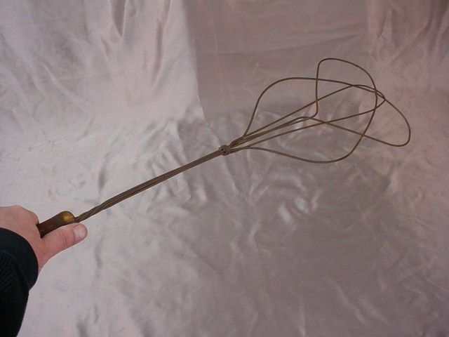 Antique Wire RUG Carpet BEATER Wood Handle Woven Metal Wire Pattern 