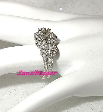 BEAUTIFUL 18K WHITE GOLD GENUINE DIAMOND ENGAGEMENT RING