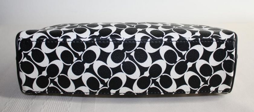   COACH CHELSEA SIGNATURE MEDIUM COSMETIC BAG CASE BLACK WHITE 43891 NEW