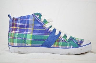 Canvas shoe, rubber sole, canvas upper. Classic casual hi top sneaker 