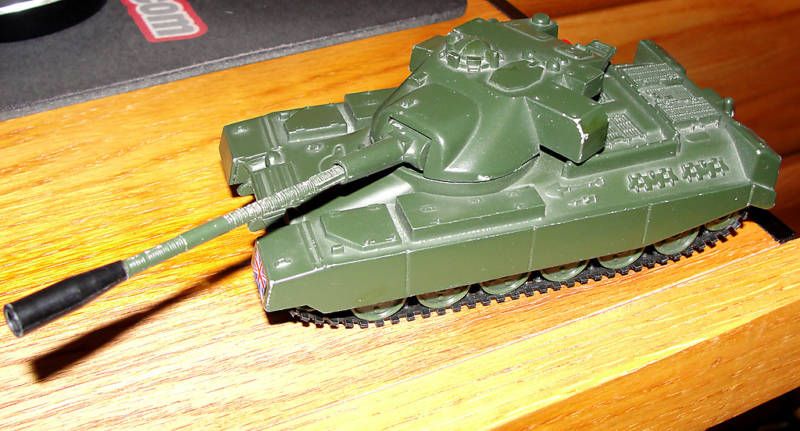 CORGI #903 CHIEFTAIN MEDIUM TANK 1979  