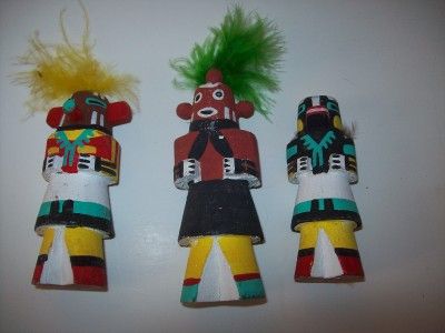 19 VINTAGE WOODEN CARVED HOPI KACHINA DOLLS PLUS TOTEEM POLES  