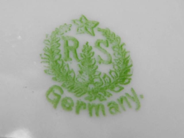 EARLY 1900S R.S. GERMANY ROSES IN BERRY BOWL  