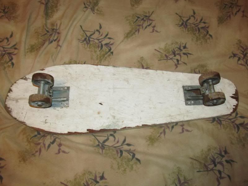 Very RARE 1960s Vintage Rocket Shaped SATURN Skateboard w/ Metal 