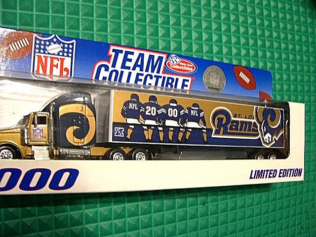 ST LOUIS RAMS TRACTOR TRAILER TRUCK 2000 MIB NFL 180  