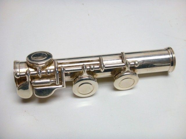 GEMEINHARDT FLS1 CLOSED HOLE FLUTE W/ CASE  