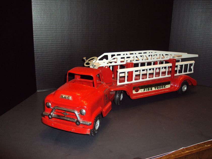 1960S BUDDY L GMC PRESSED STEEL AERIAL LADDER FIRE TRUCK #550  