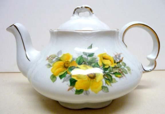 ELLGREAVE GENUINE IRONSTONE TEAPOT DIV.OF WOOD&SONS ENGLAND  