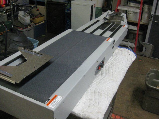 Pitney Bowes W983 Conveyor / Stacker  