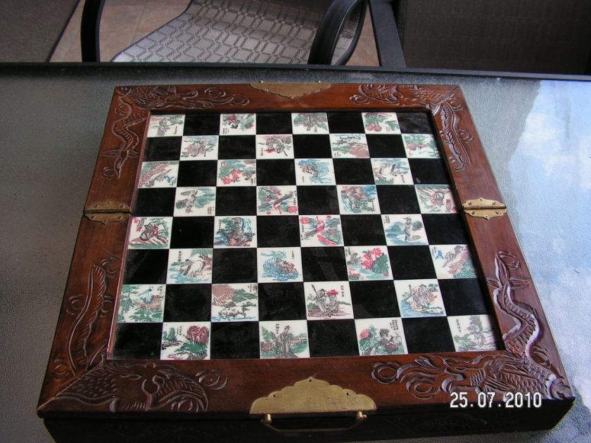 UNIQUE VINTAGE CHESS SET AND BOX  