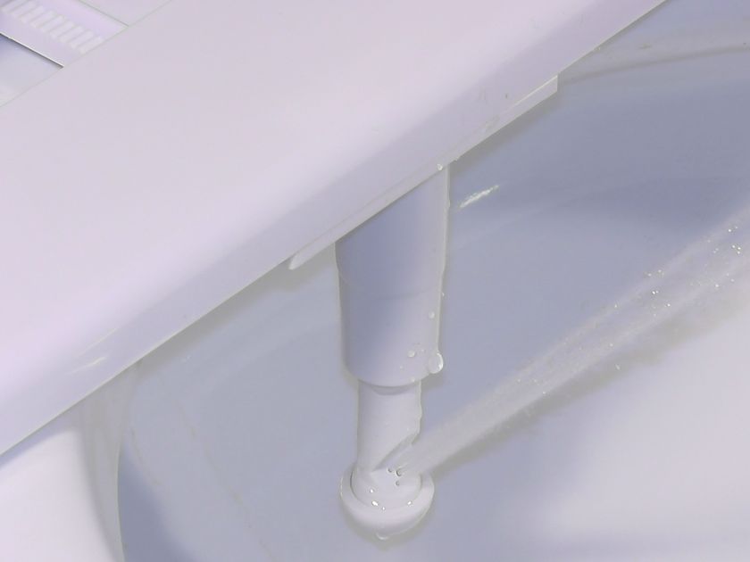 NEW ATTACHABLE WATER TOILET BIDET   1 YEAR GARANTY  