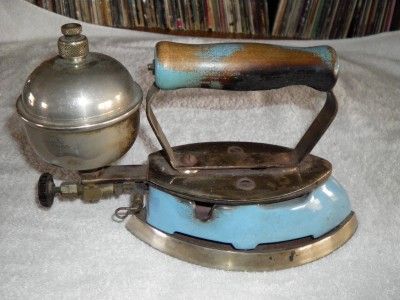 Vintage COLEMAN Gas Iron / Great Piece  