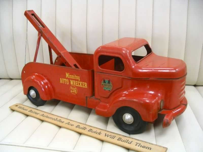 1950 OTACO MINNITOY Wrecker Tow Truck Steel Toy RARE  