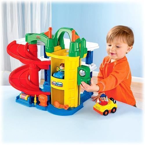 FISHER PRICE LITTLE PEOPLE RACIN RAMPS GARAGE ~NEW~  